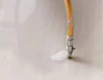 孟津瓷砖空鼓维修公司专业解答在瓷砖铺贴过程中，如果使用的砂料过粗（如全部使用了粗砂），可能会导致以下问题